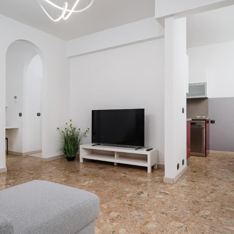 NEW - M1 S Leonardo 60m - San Siro - 6 guests - Appartamento con 2 Camere da Letto e Balcone - 8