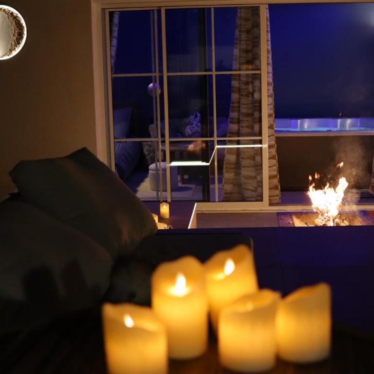 Suite climatisée Jacuzzi privatif Li Li et Rose - Chambre Lit King-Size avec Baignoire Spa - 12