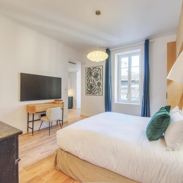 Villa Victor Hugo by Odomo - Studio Apartment with King Bed - 17
