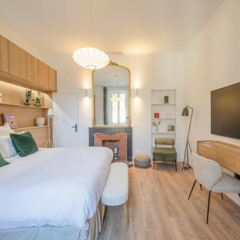 Villa Victor Hugo by Odomo - Studio Apartment with King Bed - 16