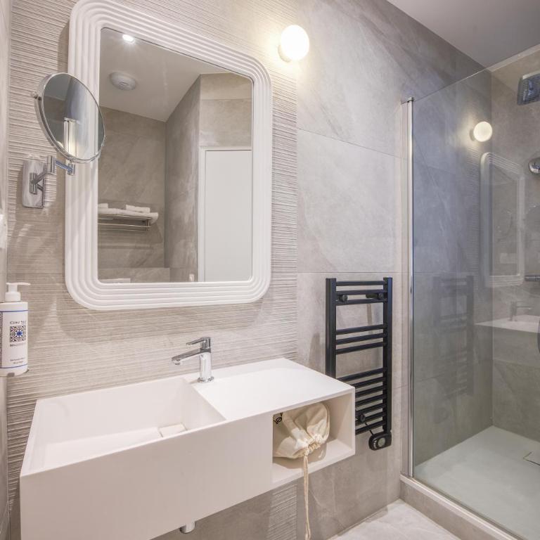 Villa Victor Hugo by Odomo - Studio Apartment with King Bed - 2