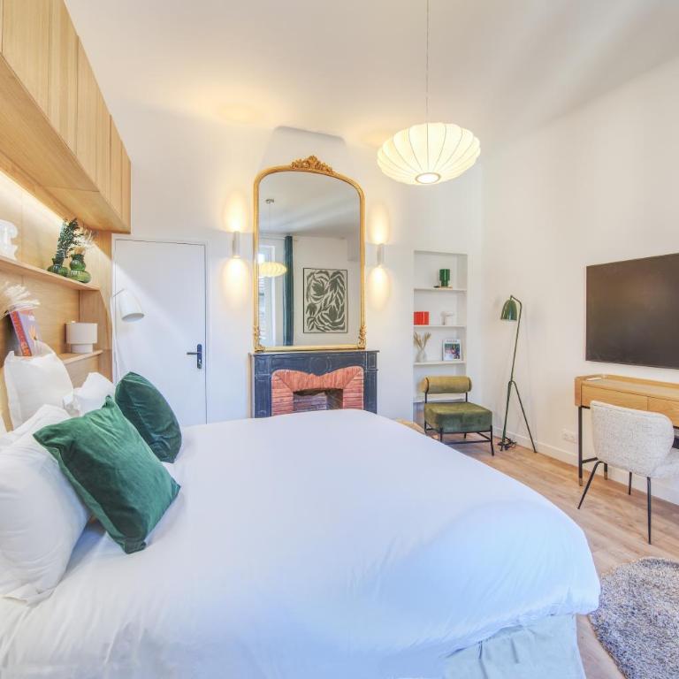 Villa Victor Hugo by Odomo - Studio Apartment with King Bed - 14