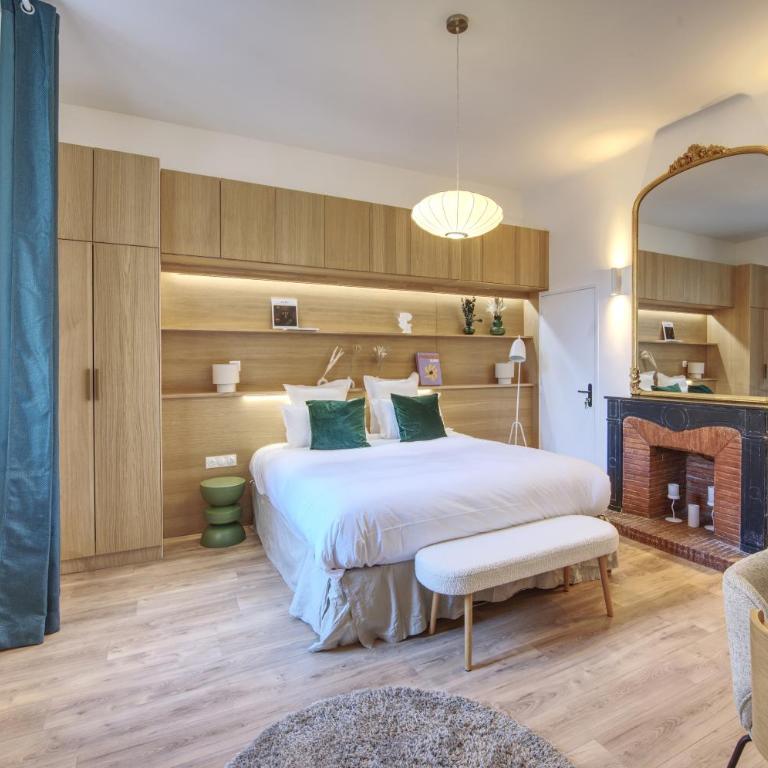 Villa Victor Hugo by Odomo - Studio Apartment with King Bed - 13