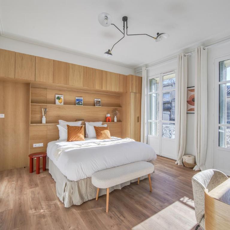 Villa Victor Hugo by Odomo - Studio Apartment with King Bed - 4