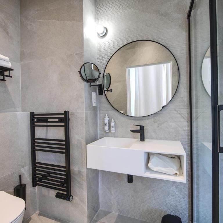 Villa Victor Hugo by Odomo - Studio Apartment with King Bed - 10