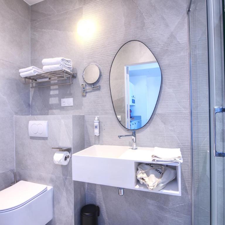 Villa Victor Hugo by Odomo - Studio Apartment with King Bed - 7