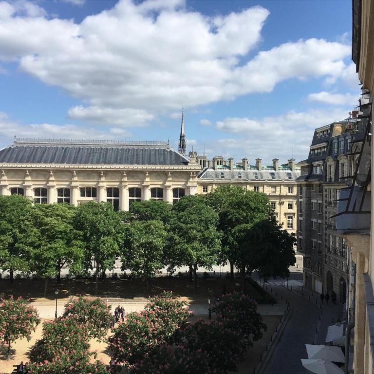 Place Dauphine - Appartement 2 Chambres - 22