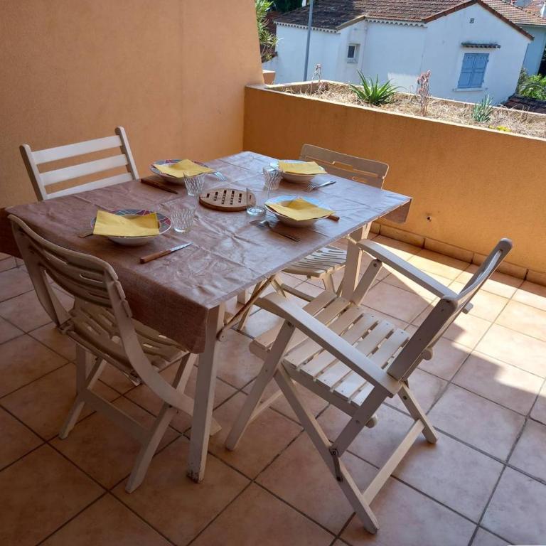 Studio climatisé avec coin nuit et terrasse plein Sud, 10 m², parking inclus - FR-1-100-194 - Studio - 1