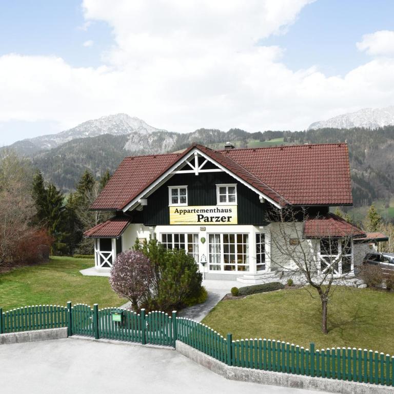 Appartementhaus Parzer - Three-Bedroom Apartment - 1