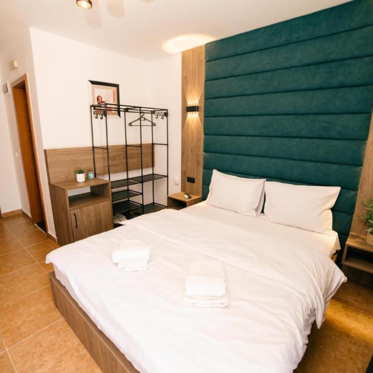 Hotel Dajti - Deluxe Double Room - 2