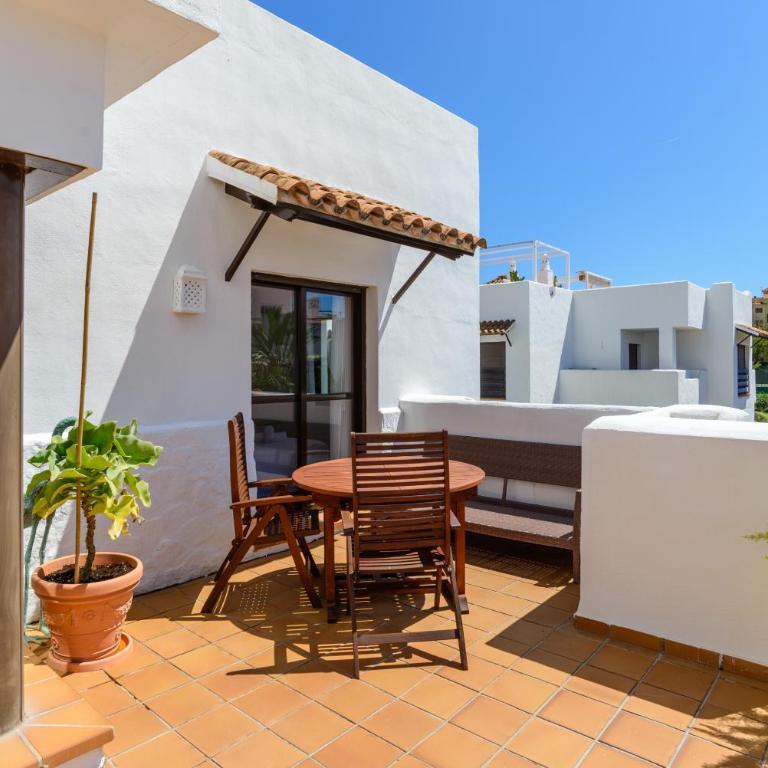 Golf Hills - Two-Bedroom Apartment - 18