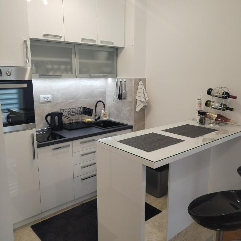 Apartment Ledine - One-Bedroom Apartment - 12