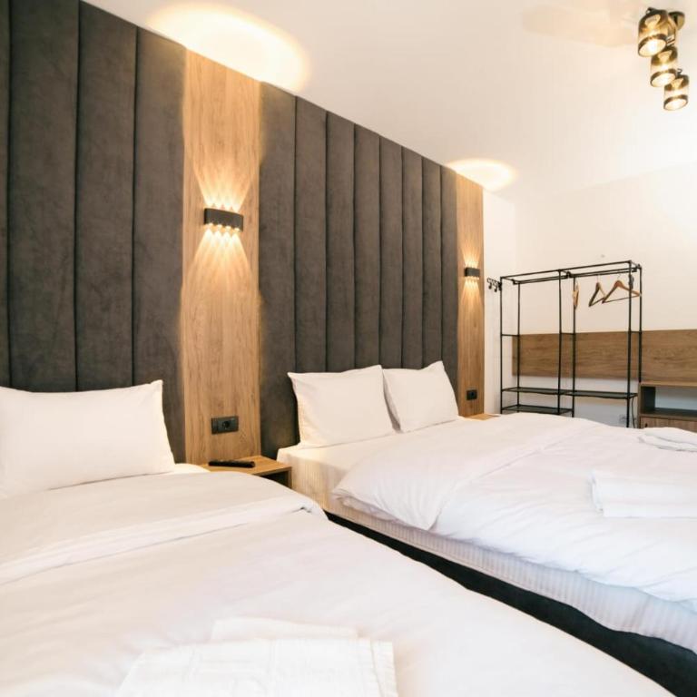 Hotel Dajti - Deluxe Triple Room - 4