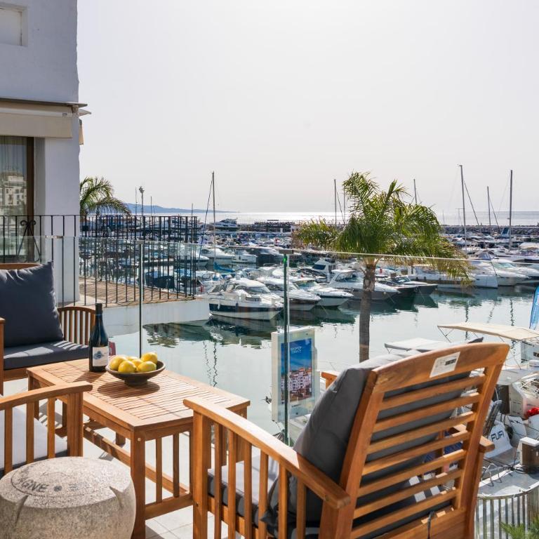 243-Fully Renovated-Puerto Banus Marbella Front Line Penthouse - Apartamento de 3 dormitorios - 2