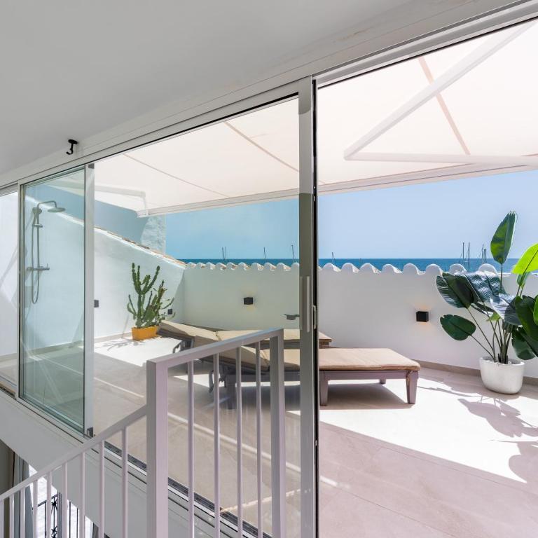 243-Fully Renovated-Puerto Banus Marbella Front Line Penthouse - Apartamento de 3 dormitorios - 29