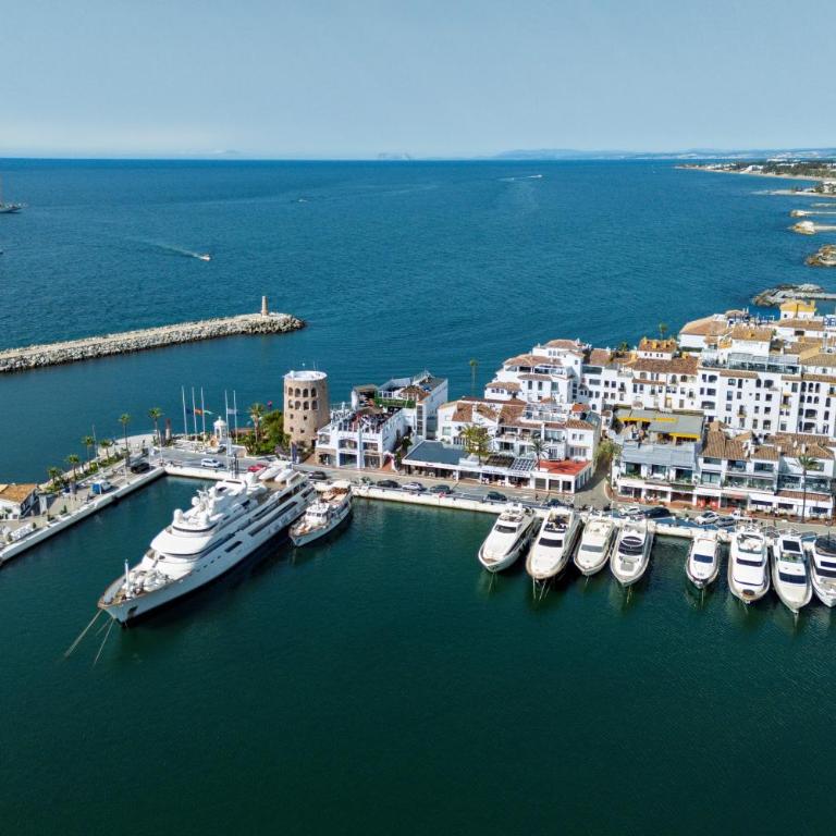 243-Fully Renovated-Puerto Banus Marbella Front Line Penthouse - Apartamento de 3 dormitorios - 47
