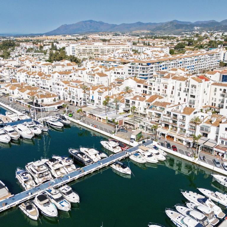 243-Fully Renovated-Puerto Banus Marbella Front Line Penthouse - Apartamento de 3 dormitorios - 43