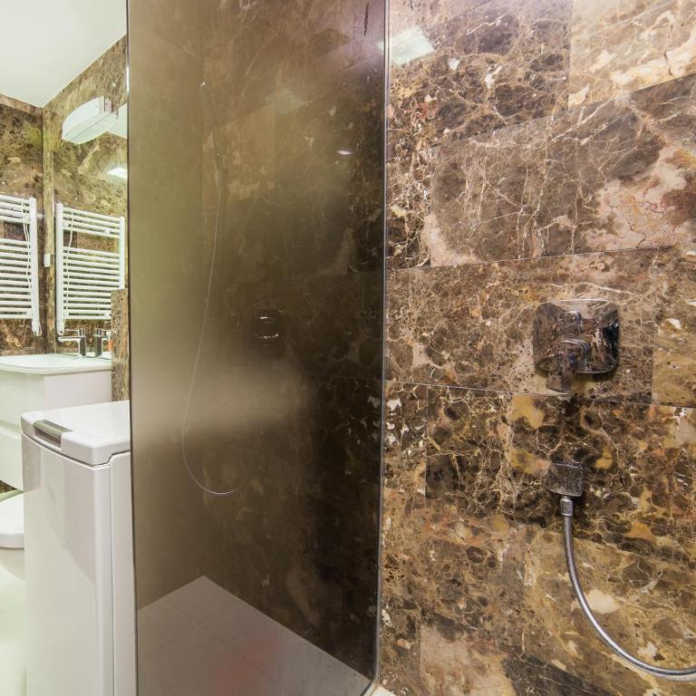 Luxury Apartment Valentina - Apartman s 1 Spavaćom Sobom i Balkonom - 19