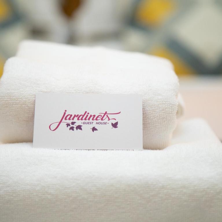 Jardinets Guest House - Budget Double Room - 4