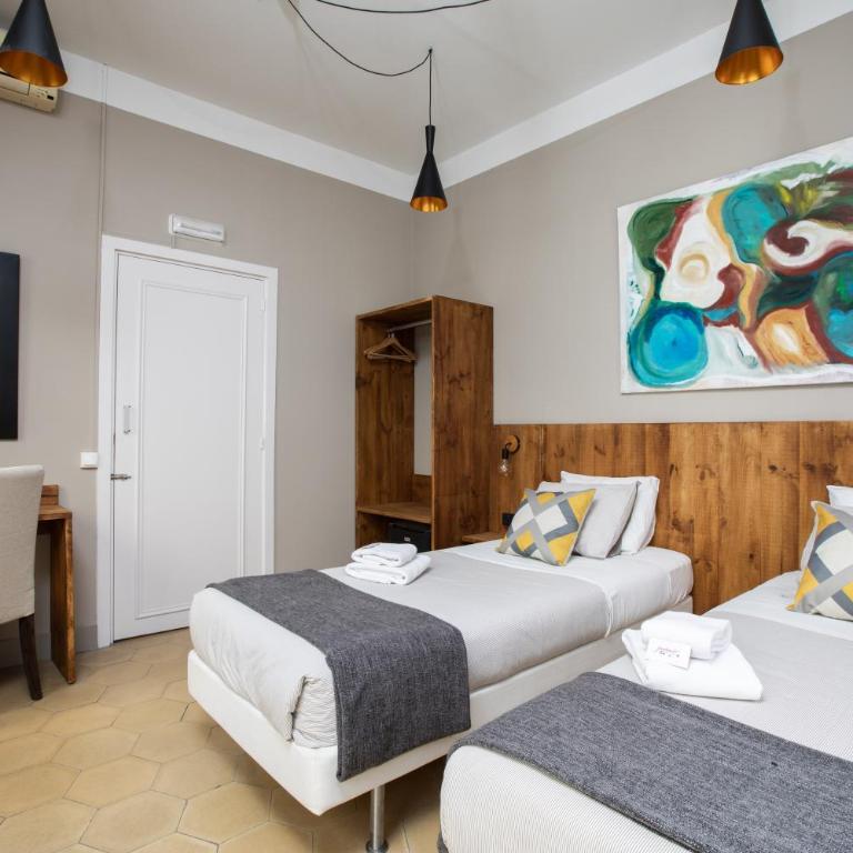 Jardinets Guest House - Budget Double Room - 13