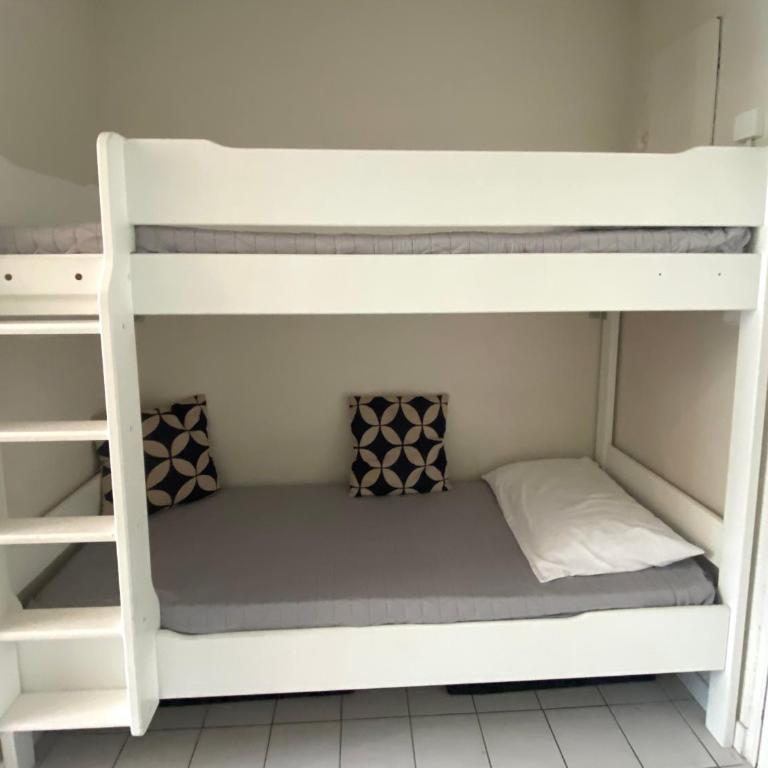 Le Souéhla Appart 4 pers-Piscine Wifi Parking Mer - Studio - 8