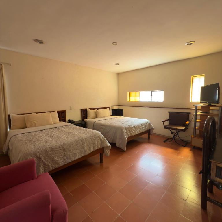 Hotel y Restaurant Embajadoras - Economy Twin Room - 9