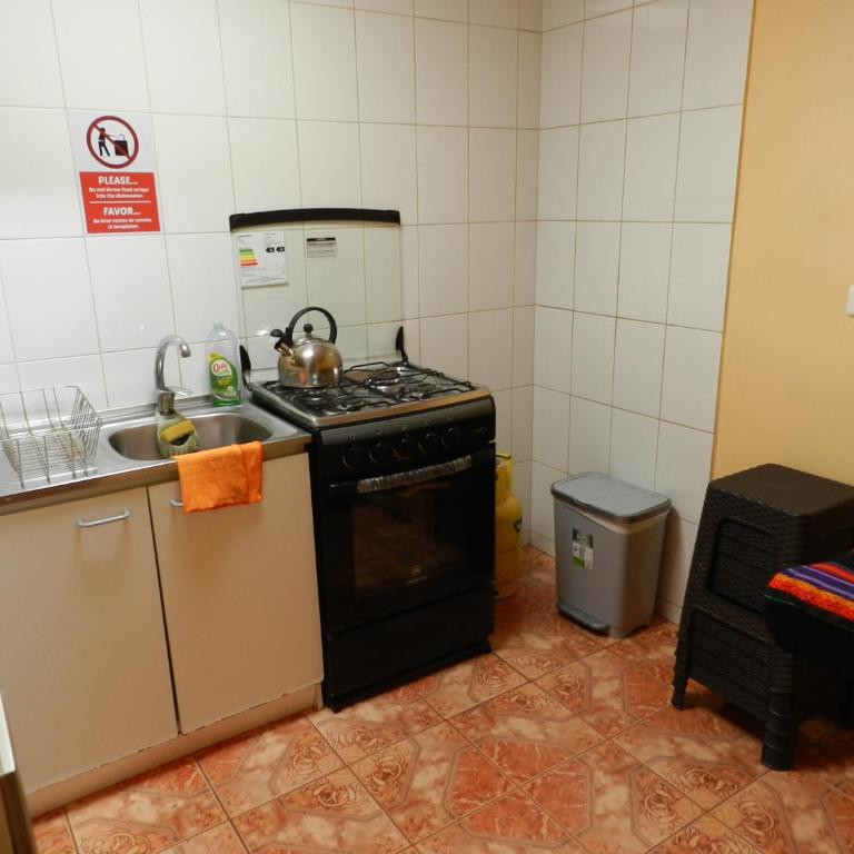 Hostal Illari - Habitación Familiar con baño privado - 8