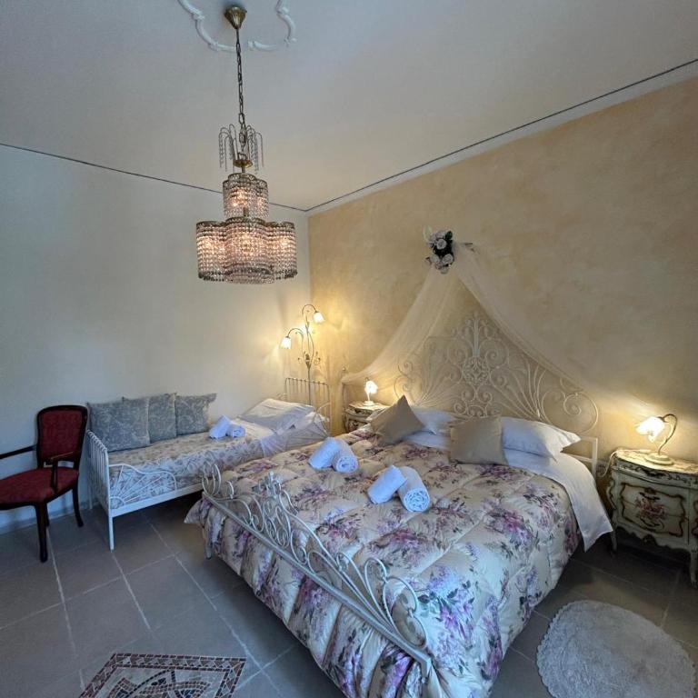 Venetian Style Apartments in Villa - One-Bedroom Apartment - 9
