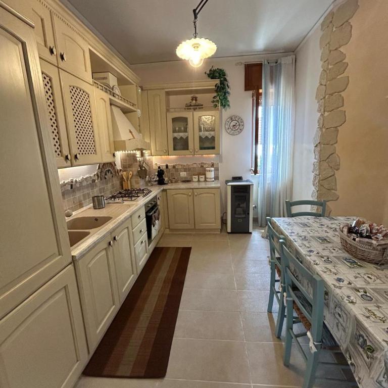 Venetian Style Apartments in Villa - One-Bedroom Apartment - 5