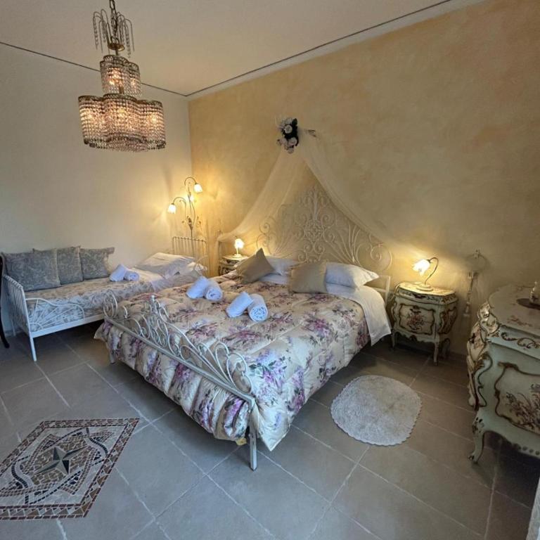 Venetian Style Apartments in Villa - One-Bedroom Apartment - 26