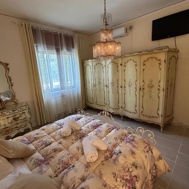 Venetian Style Apartments in Villa - One-Bedroom Apartment - 24