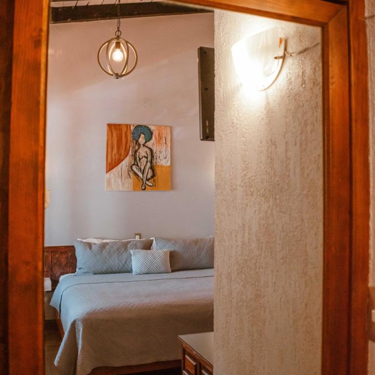 Hotel y Restaurant Embajadoras - Deluxe King Room - 1