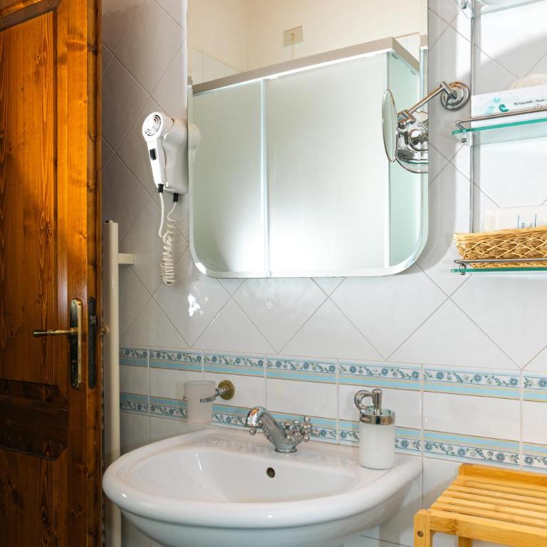 Locanda alle Porte 1632 - Camera Standard Matrimoniale/Doppia con Letti Singoli con Vista Giardino - 4