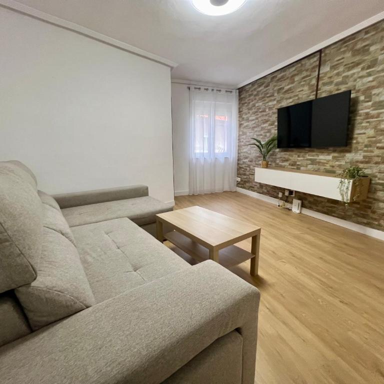 Apartamento Príncipe, playa El Arbeyal - Three-Bedroom Apartment - 1