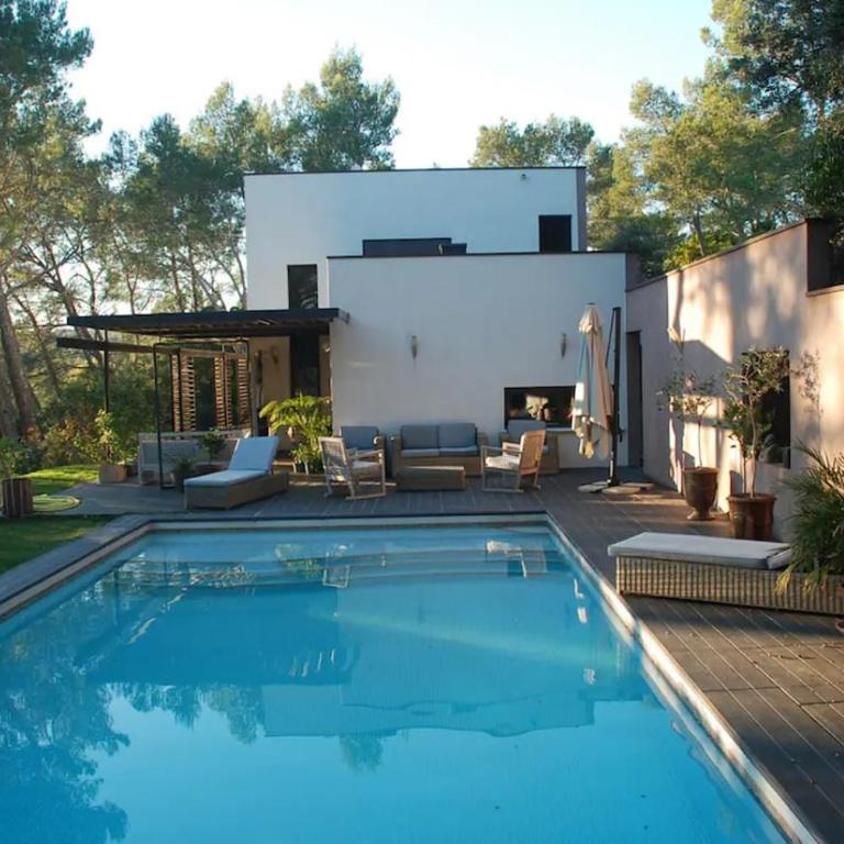 Villa avec piscine et dépendance - Villa - 2
