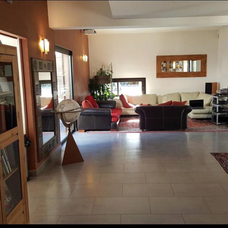 Villa avec piscine et dépendance - Villa - 14