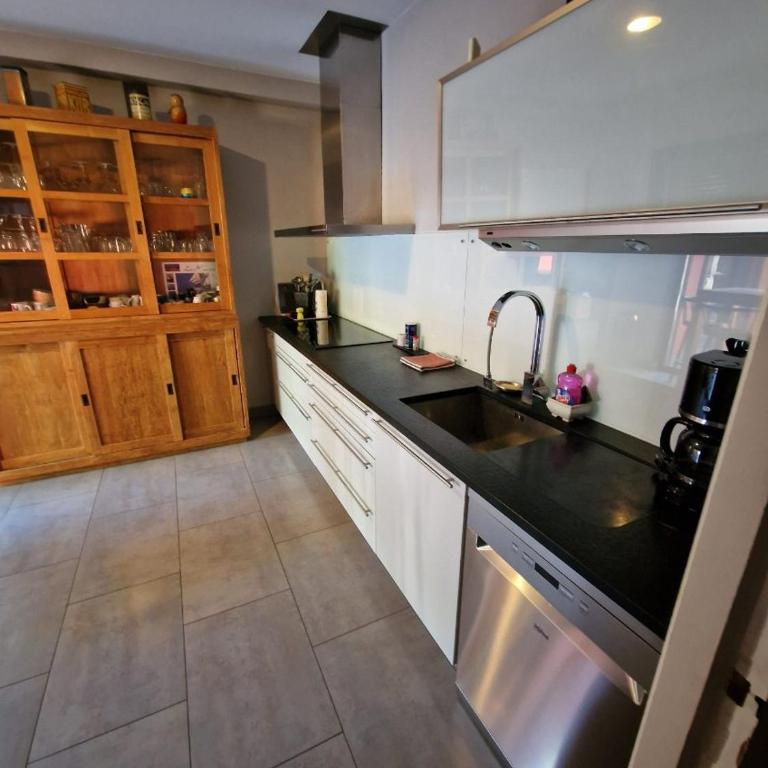 Villa avec piscine et dépendance - Villa - 15