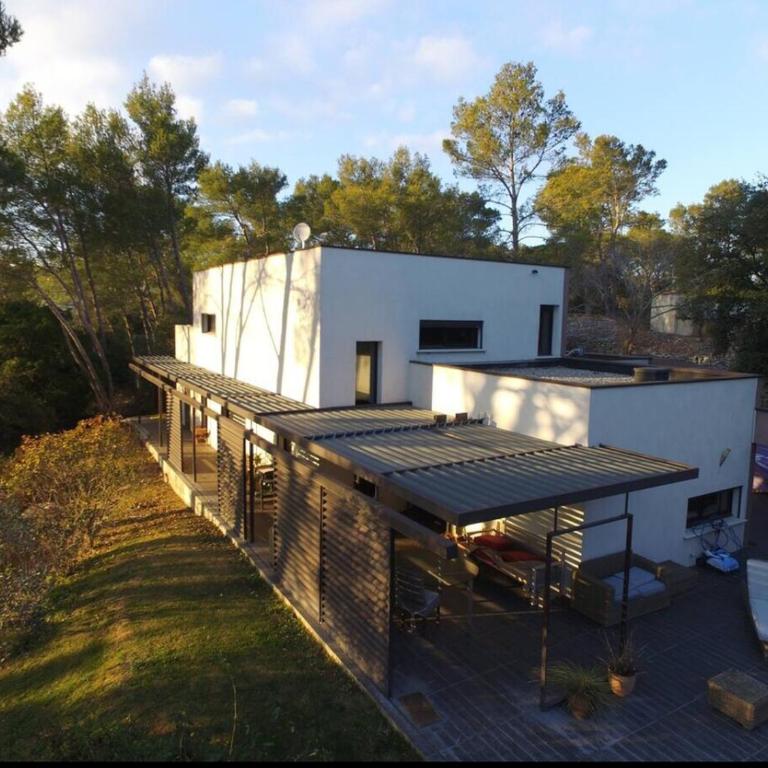 Villa avec piscine et dépendance - Villa - 32