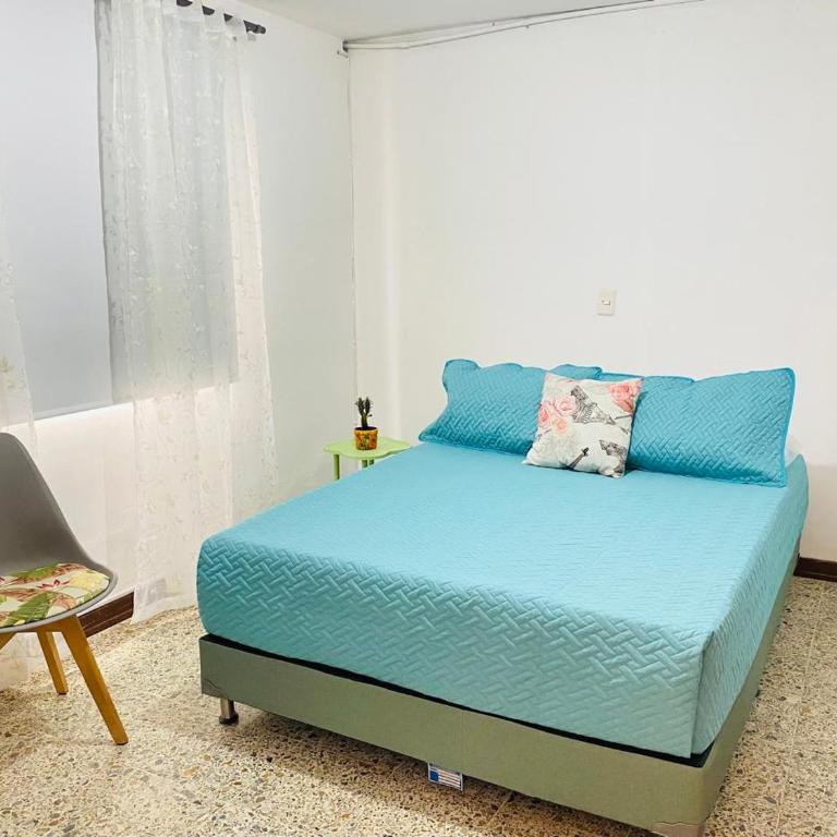 Casa de las Flores en Medellín - Habitación Individual Amplia - 1