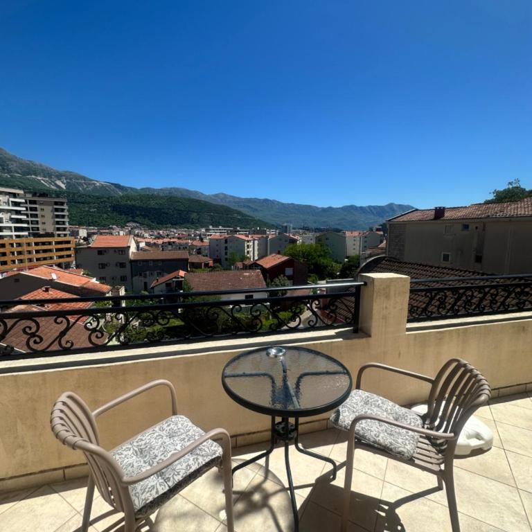 Apartments Manojlovic - Dvokrevetni Studio Apartman sa Bračnim Krevetom i Balkonom - 5