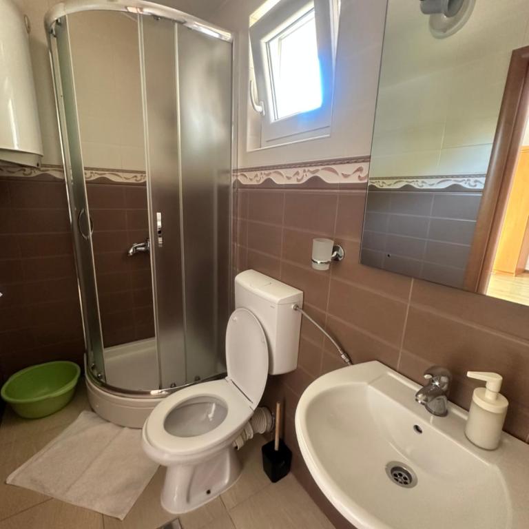 Apartments Manojlovic - Dvokrevetni Studio Apartman sa Bračnim Krevetom i Balkonom - 3
