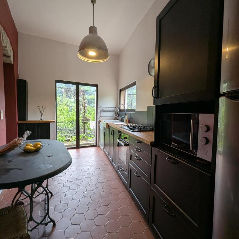 Maison de famille entre mer & collines - Charme, citronniers et tranquillité - accès marche et sentier 3 min - Maison 4 Chambres - 9