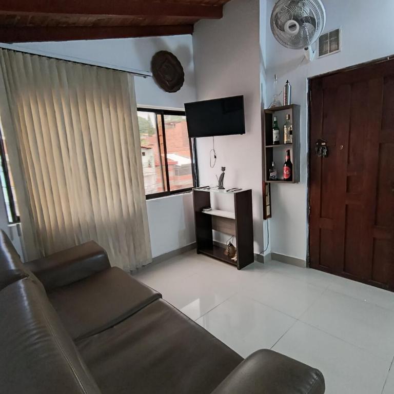 Acogedor y amplio apartamento - Three-Bedroom Apartment - 1