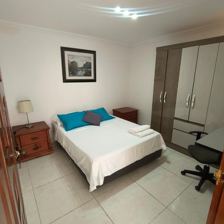 Acogedor y amplio apartamento - Three-Bedroom Apartment - 8