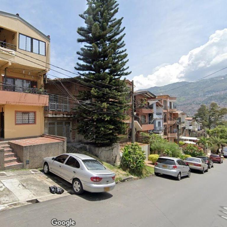 Acogedor y amplio apartamento - Three-Bedroom Apartment - 12