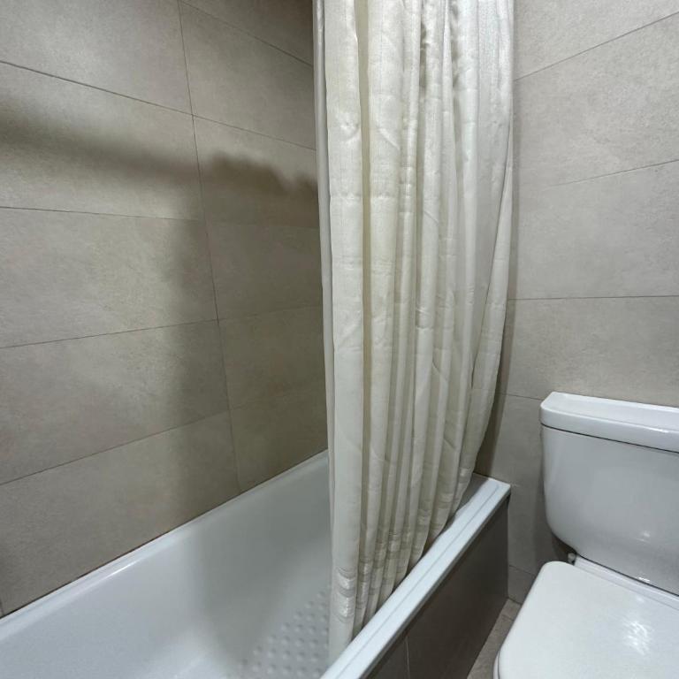 Estudio a metros de Boulevard Oroño - Apartamento de 2 dormitorios - 6