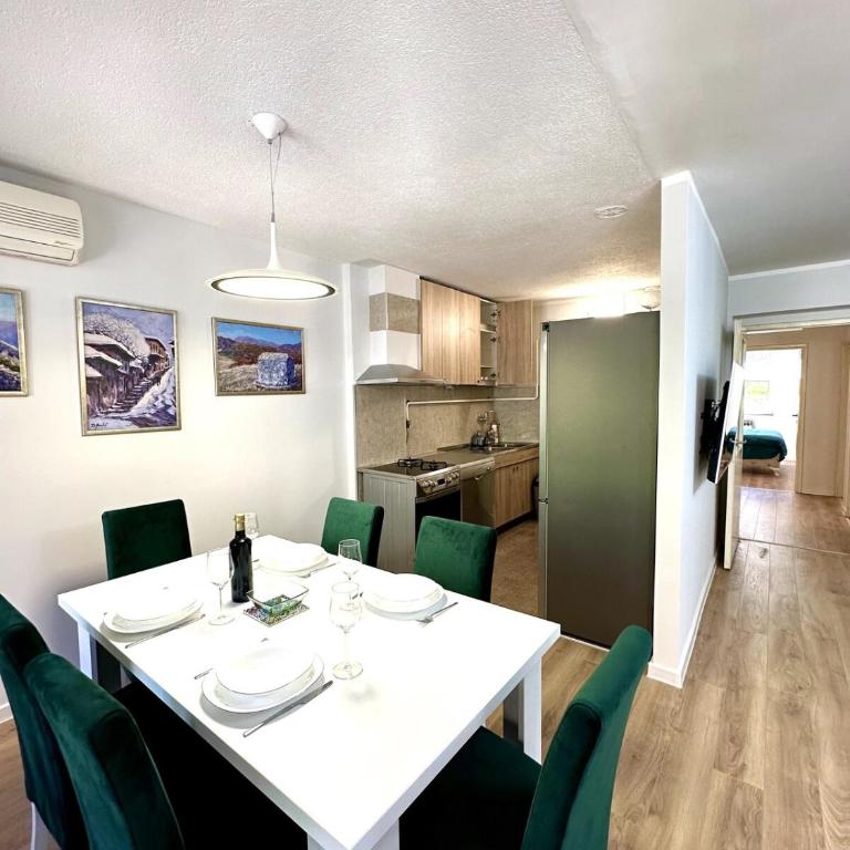 Chill & Play Apartment with Garage - Apartman sa 2 Spavaće Sobe - 17