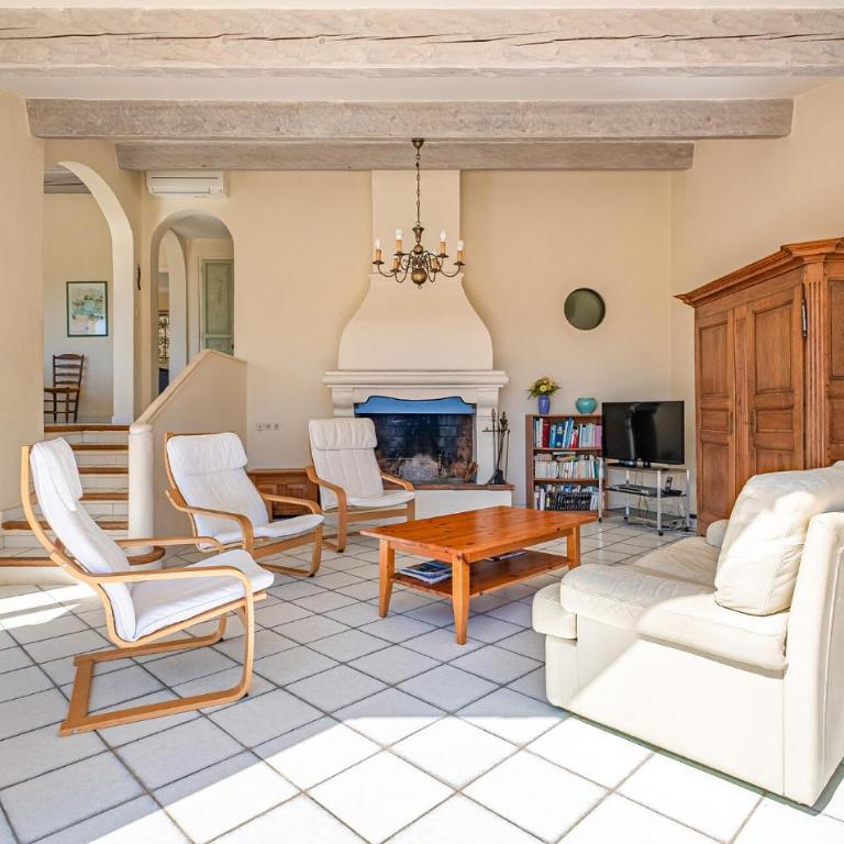 Gorgeous Home In Saint Aygulf - Maison de Vacances 4 Chambres - 8