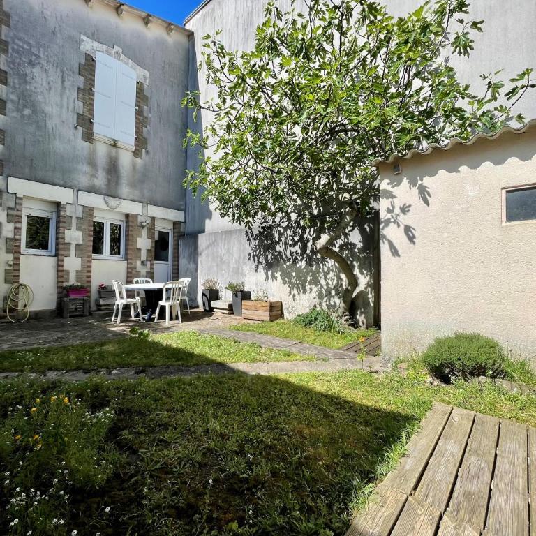 Maison 2 Chambres aux Sables-d'Olonne, à 100m de la Plage et du Marché Arago - FR-1-197-586 - Vacation Home - 10