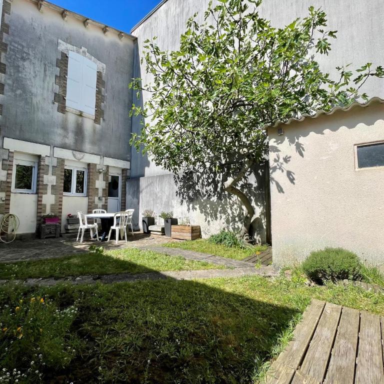 Maison 2 Chambres aux Sables-d'Olonne, à 100m de la Plage et du Marché Arago - FR-1-197-586 - Vacation Home - 11